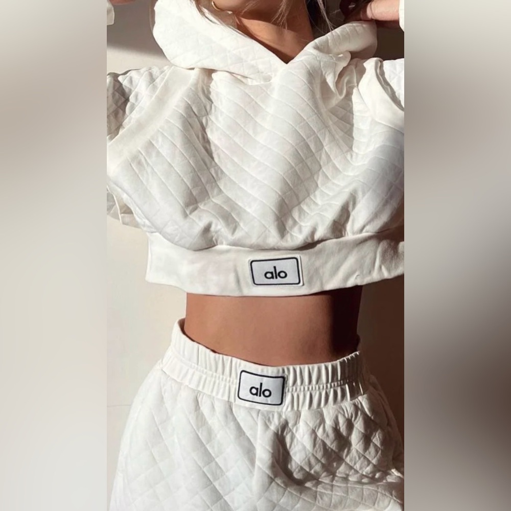 Alo Yoga Cream Quilted Hoodie and Shorts Set Size Medium